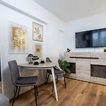 Flora Apartment City Center